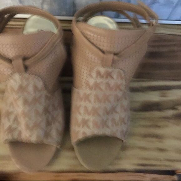 Michael Kors Logo double strap block heel Sandals! Big kids SZ 3 - Picture 4 of 6